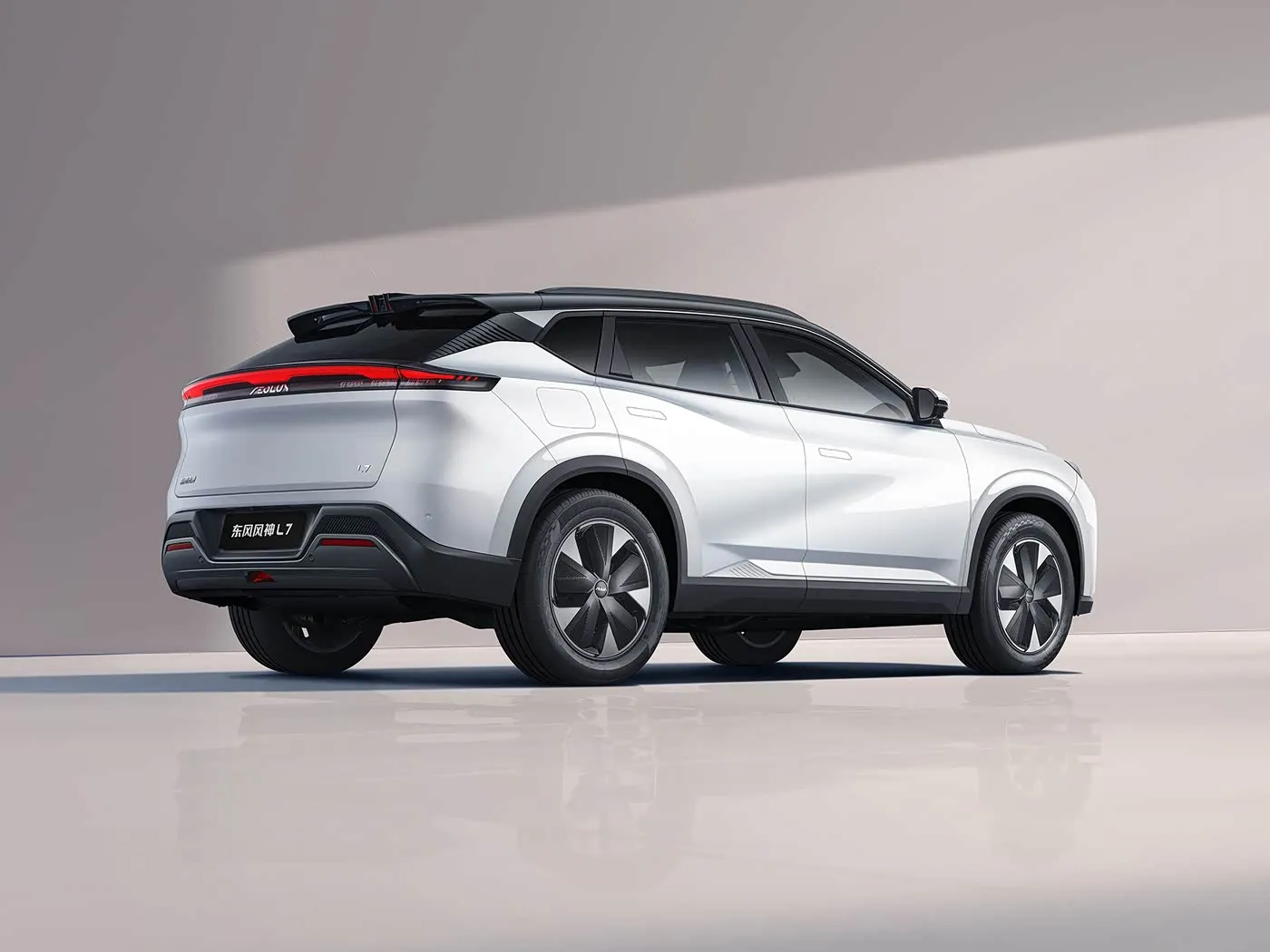 DongFeng Aeolus L7: Ev / Phev SUV 5-Seving Premium ya taɓa satar kayan fata mai tsayi