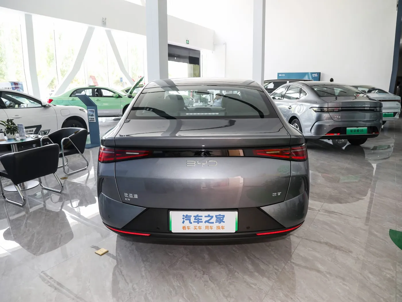 Sabuwar model E7 Ev Car 150km / H Top Spurin Rage 136HP 180nm Torque 5 Seater Motar lantarki