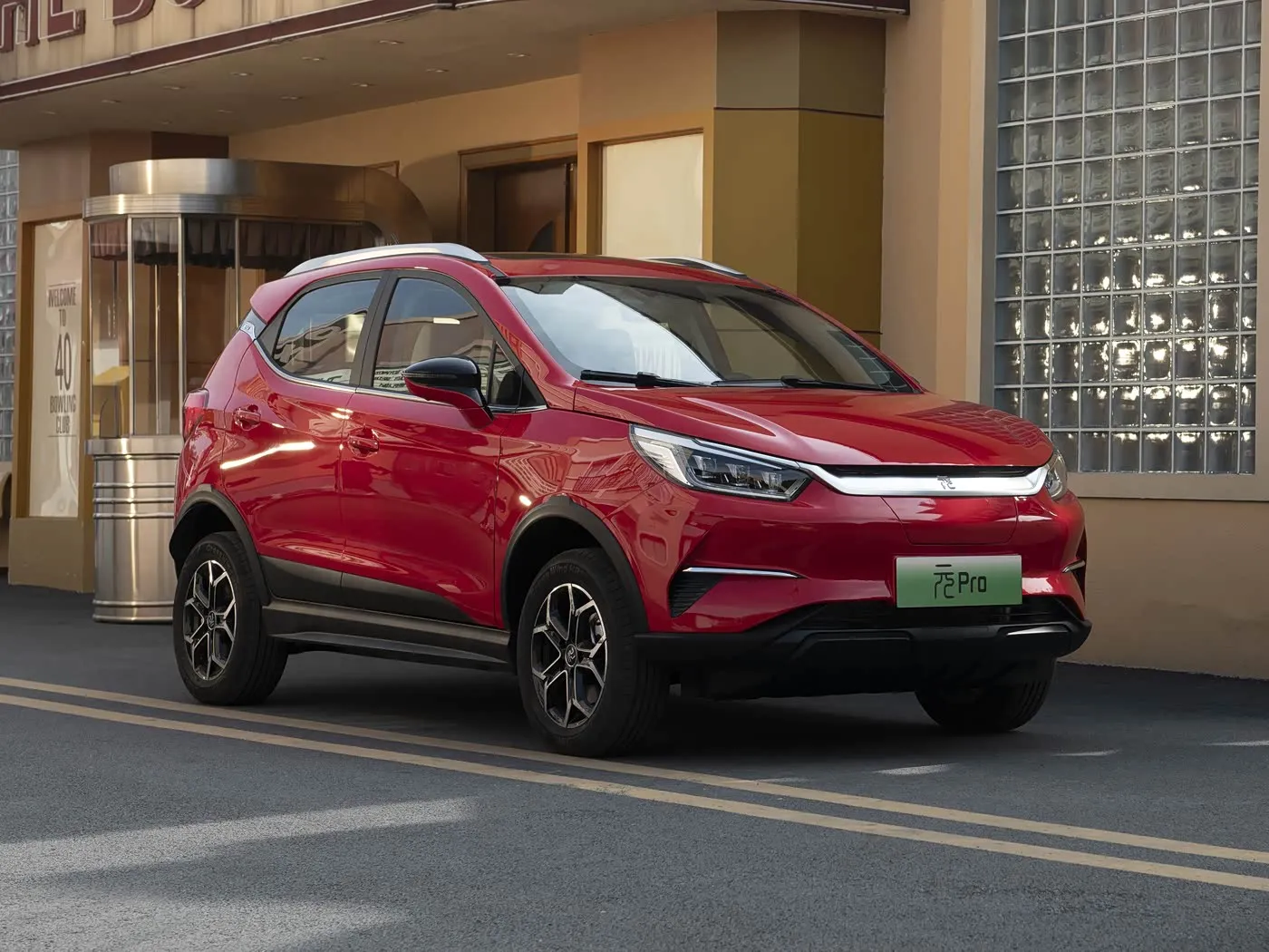 BYD Yuan Pro Luxury Electric SUV 320KM Range Na gaba Features don Tukin Birni Sabuwar Motar Makamashi