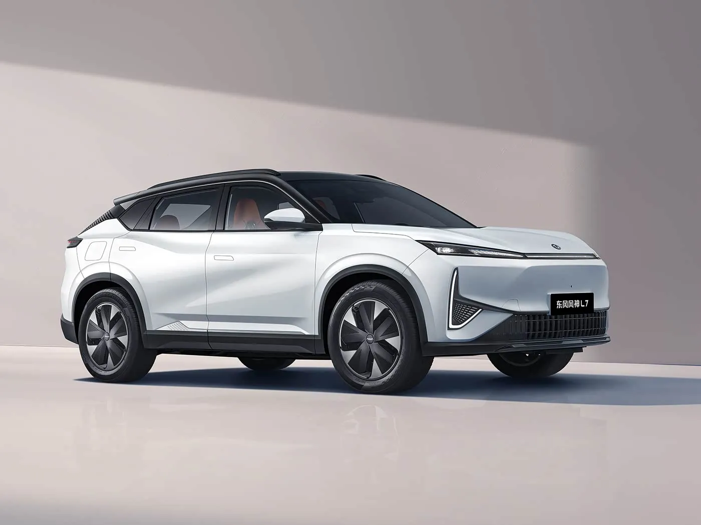 DongFeng Aeolus L7: Ev / Phev SUV 5-Seving Premium ya taɓa satar kayan fata mai tsayi