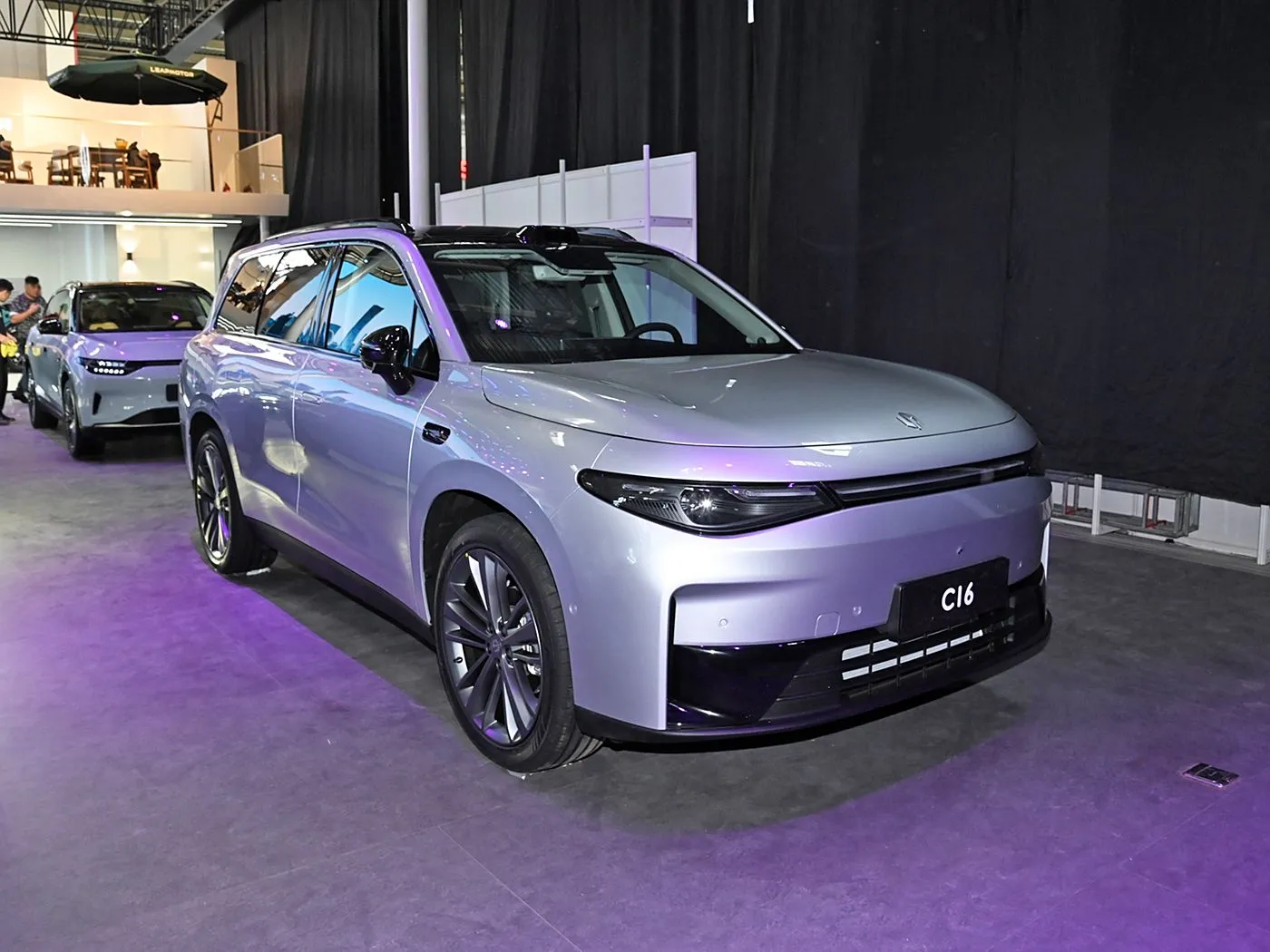 Leapmotor C16 5-DOW 6-Seatere Ev Suv 4wd Drive Yanayin RAYUWAR HALITTA