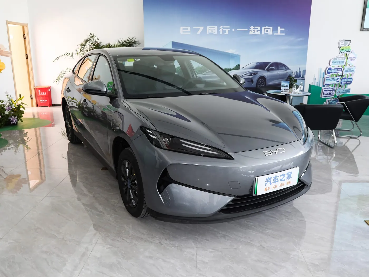 Sabuwar model E7 Ev Car 150km / H Top Spurin Rage 136HP 180nm Torque 5 Seater Motar lantarki