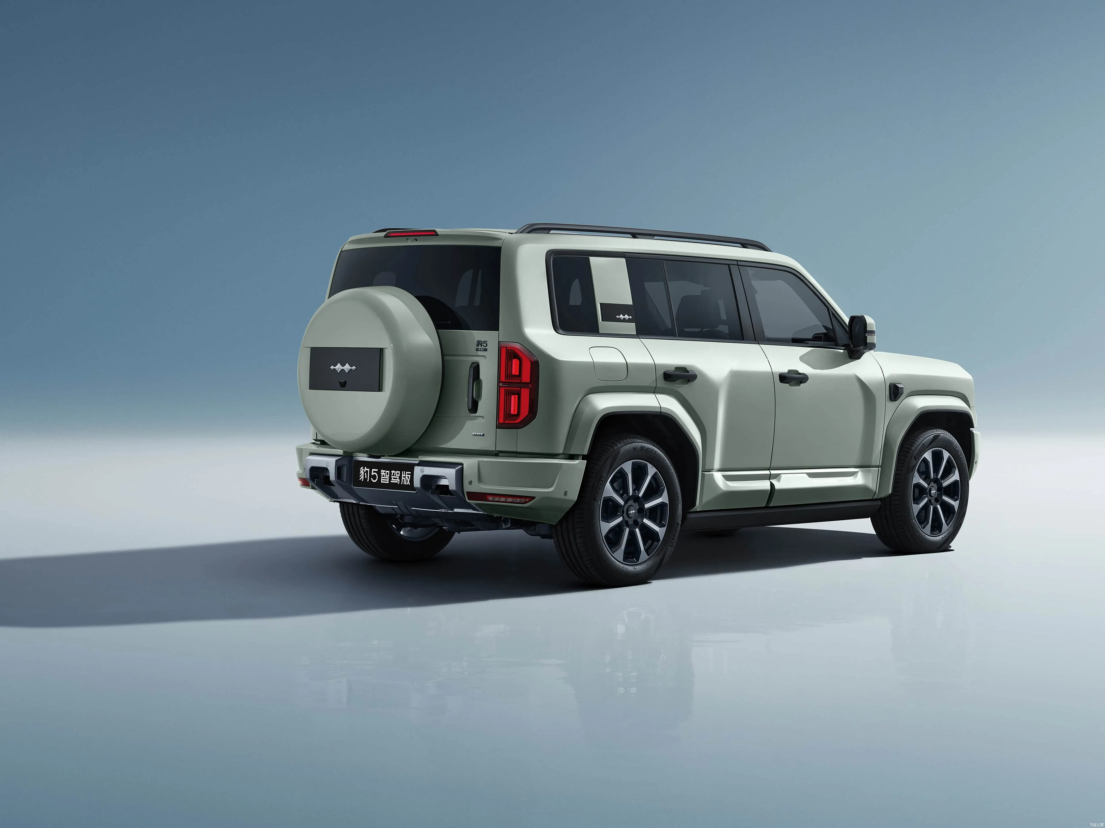 Premium BYD damisa 5 Hybrid PHEV Off-Road SUV w/ 15.6" Allon 4x4 Driver 4WD 83L Tankin Mai