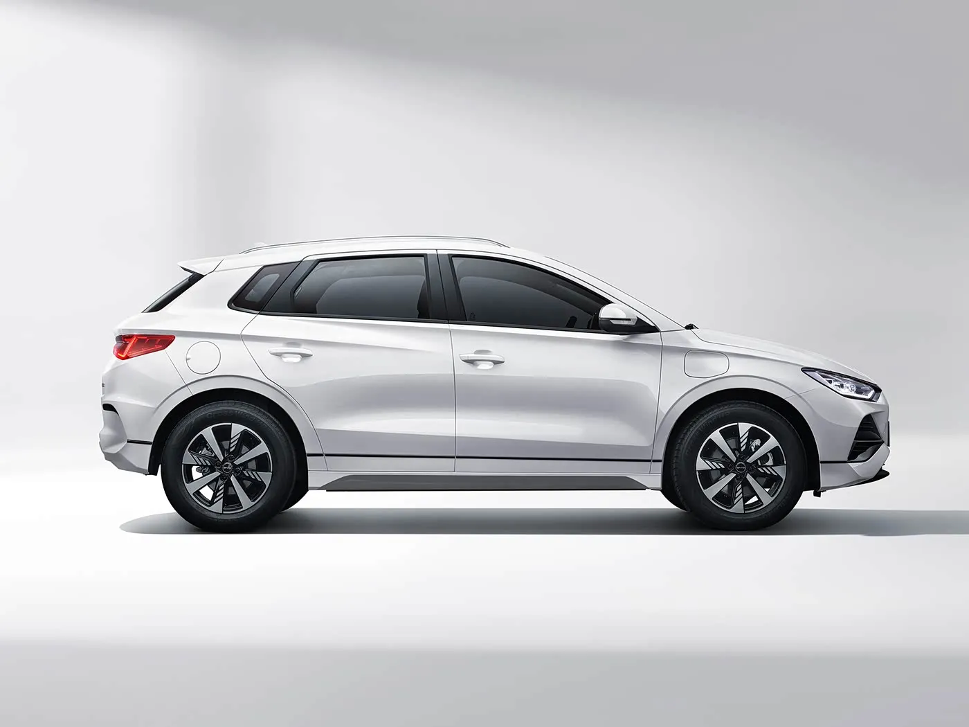 BYD E2 Luxury Electric EV Sedan SUV Hatchback Motar Tuƙi ta Hagu Tare da Batir Lithium Motar Sabuwar Motar Makamashi ta China