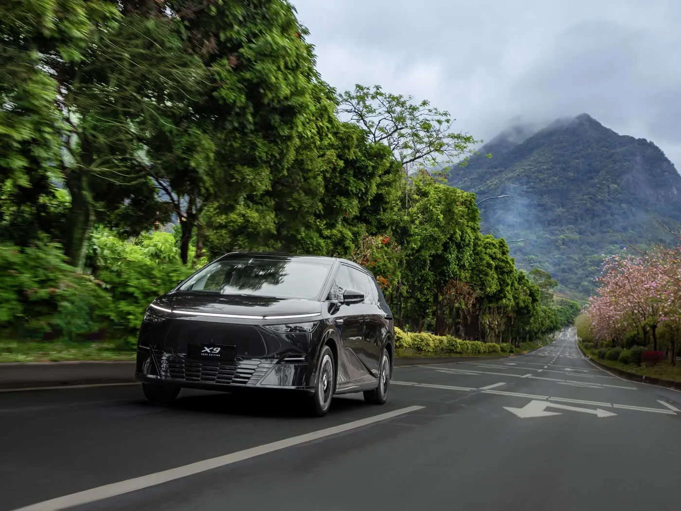 Xpeng X9 Dogon Zamani MPV SUV ZUCIYA HUKUNCIN HUKUNCIN HUKUNCIN SA'ADAR
