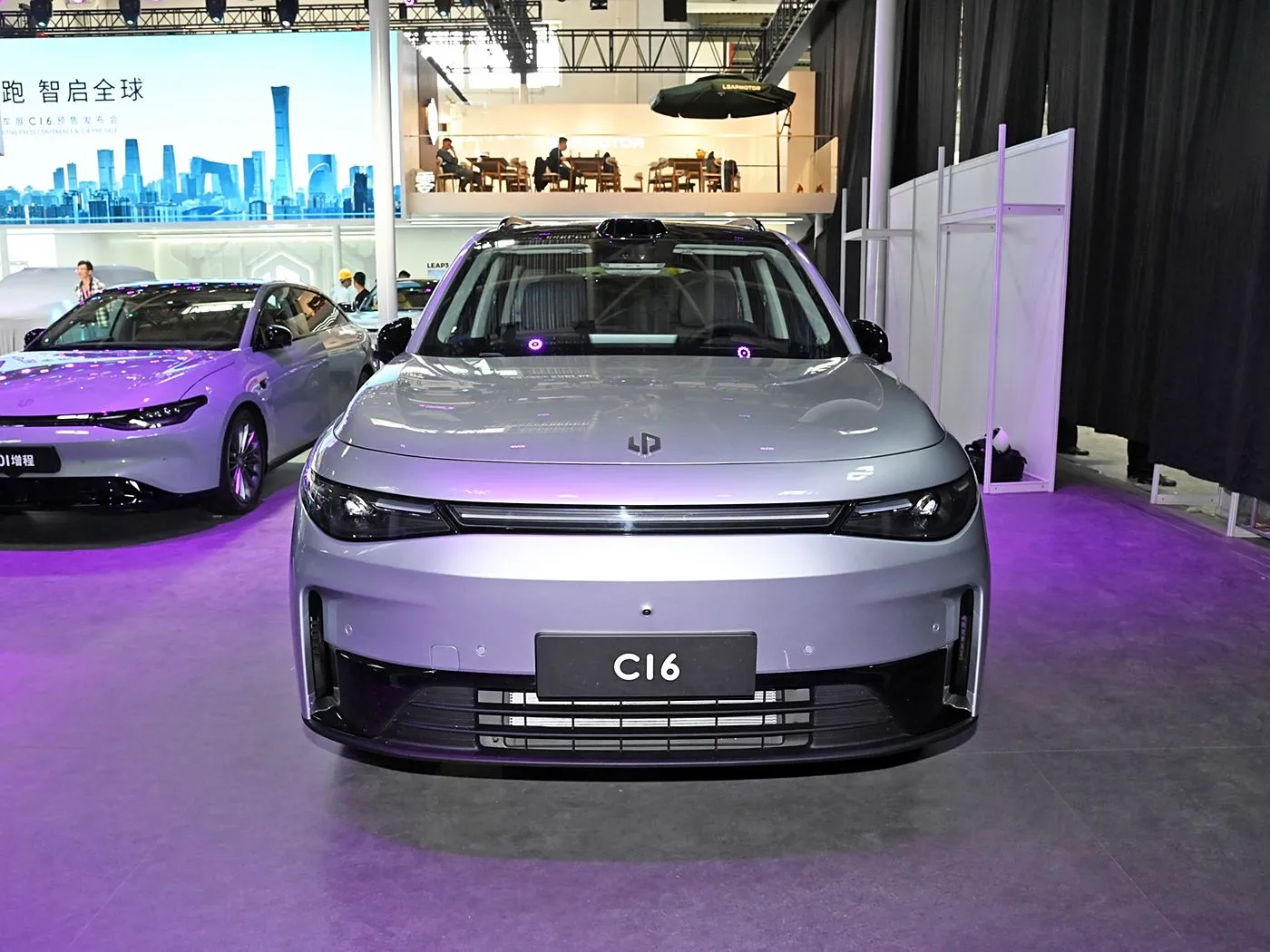 Leapmotor C16 5-DOW 6-Seatere Ev Suv 4wd Drive Yanayin RAYUWAR HALITTA