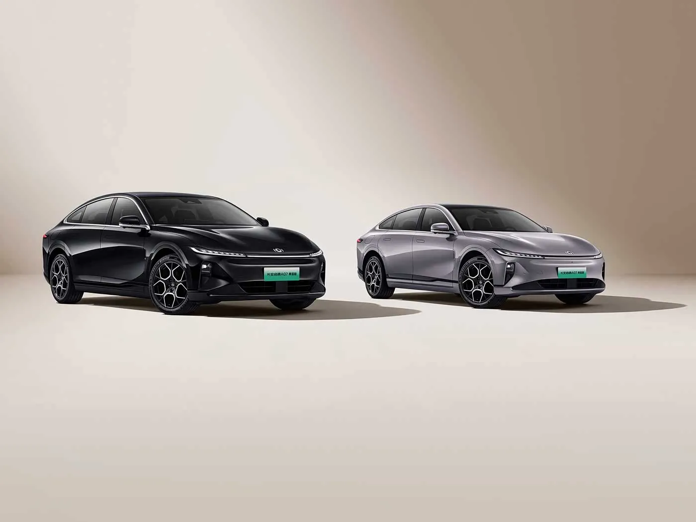 Changan Qiyuan A07 Hybrid EV Sedan Sabuwar Motar Makamashi Daga China 1200km Rage Atomatik Akwatin Gear 5 Kujeru 175Km/h Gudun R19 Girman Taya