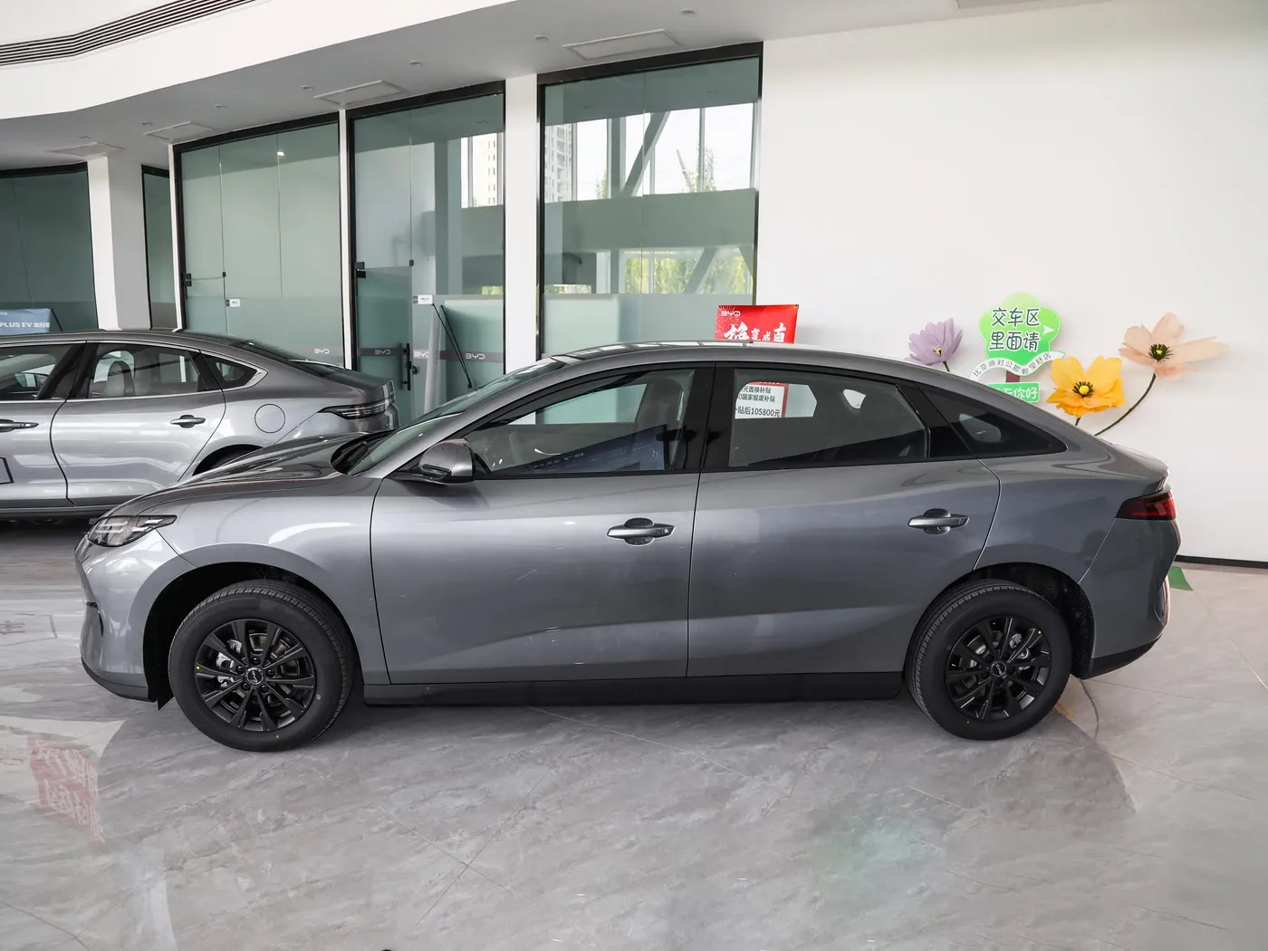 Sabuwar model E7 Ev Car 150km / H Top Spurin Rage 136HP 180nm Torque 5 Seater Motar lantarki
