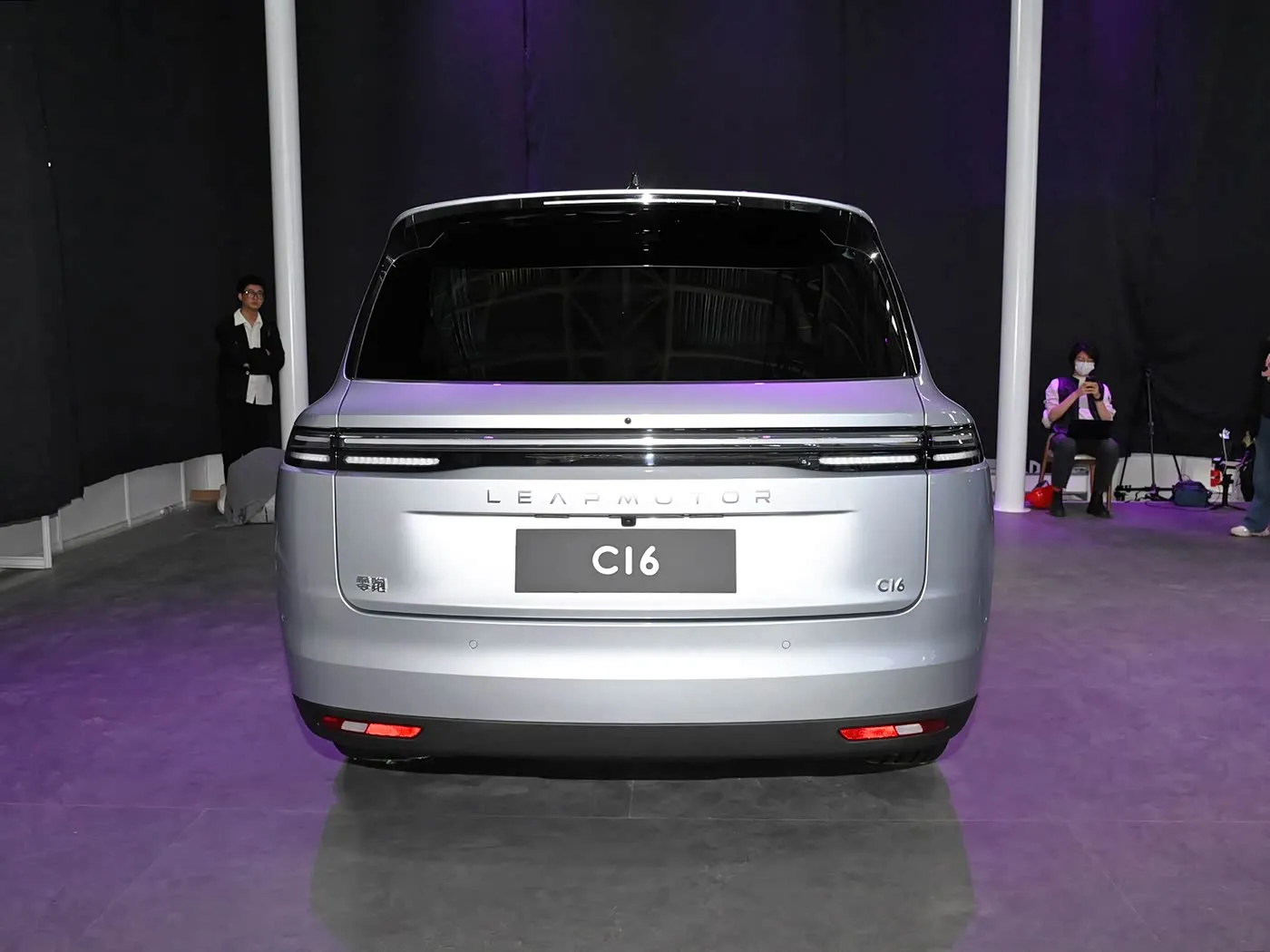 Leapmotor C16 5-DOW 6-Seatere Ev Suv 4wd Drive Yanayin RAYUWAR HALITTA