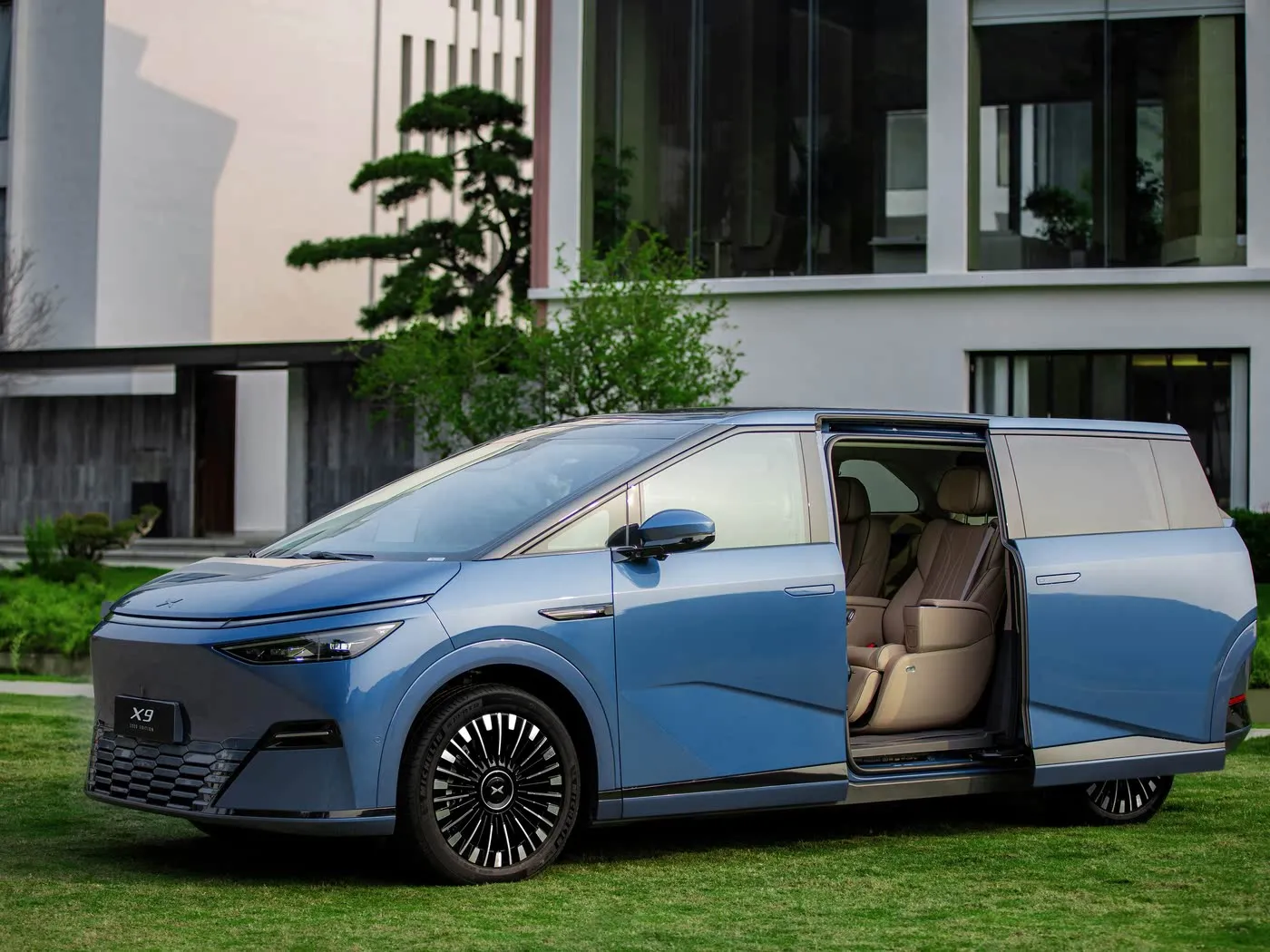 Xpeng X9 Dogon Zamani MPV SUV ZUCIYA HUKUNCIN HUKUNCIN HUKUNCIN SA'ADAR