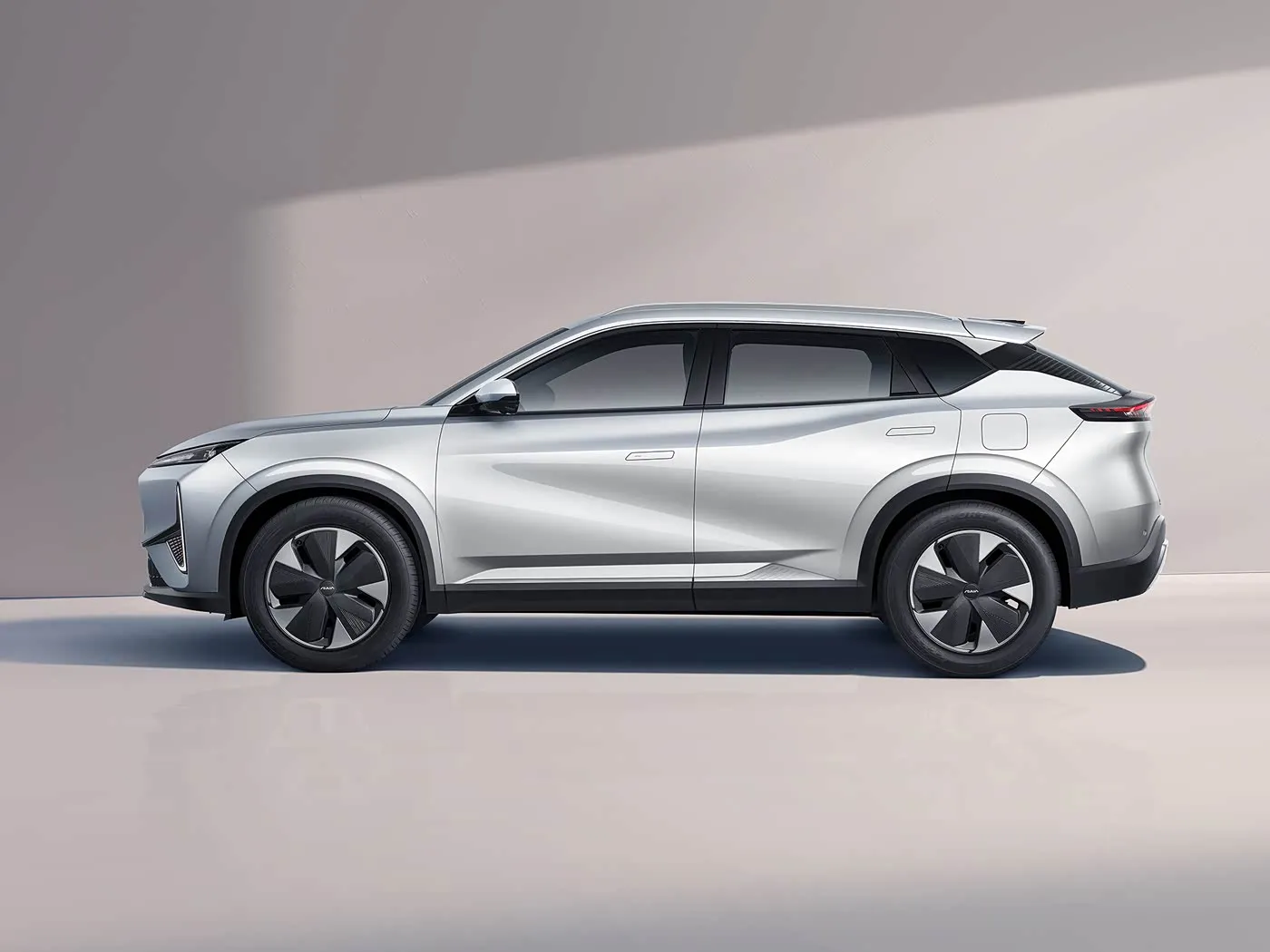 DongFeng Aeolus L7: Ev / Phev SUV 5-Seving Premium ya taɓa satar kayan fata mai tsayi