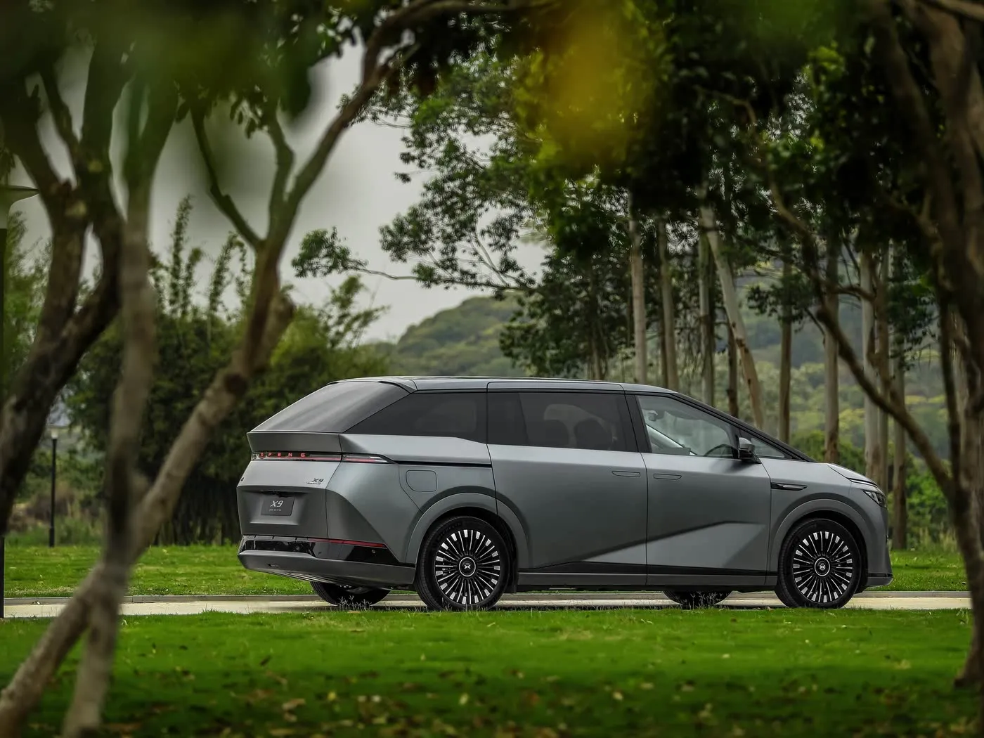 Xpeng X9 Dogon Zamani MPV SUV ZUCIYA HUKUNCIN HUKUNCIN HUKUNCIN SA'ADAR
