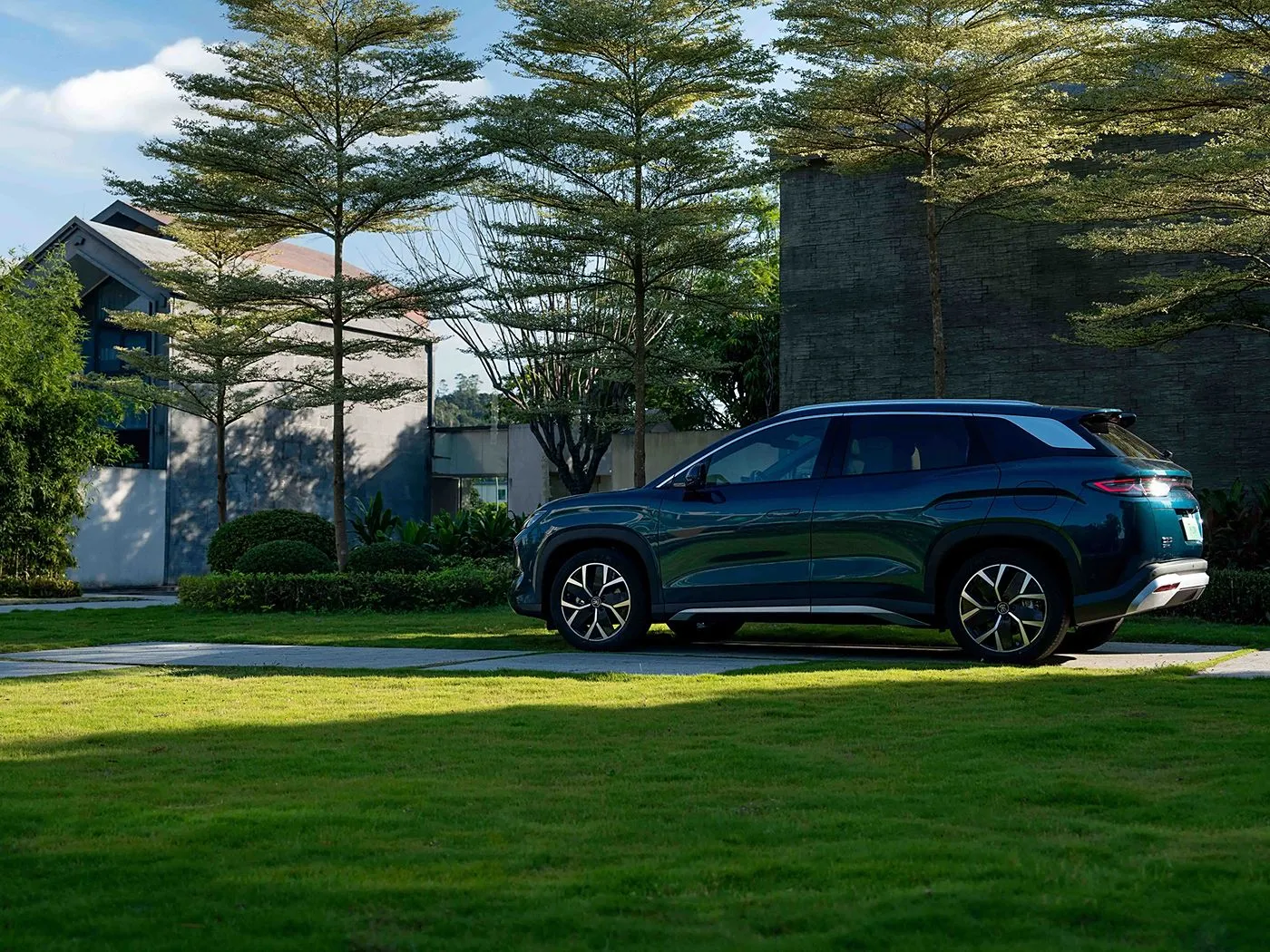 BYD Song L DM-Ina karamar hanyar PHEV SUV tsawon lokaci, sabon saurin motocin kuzari na 360 ° Camadara ce